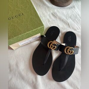 Gucci GG Marmont Leather Thong Sandals • Black • Size 39